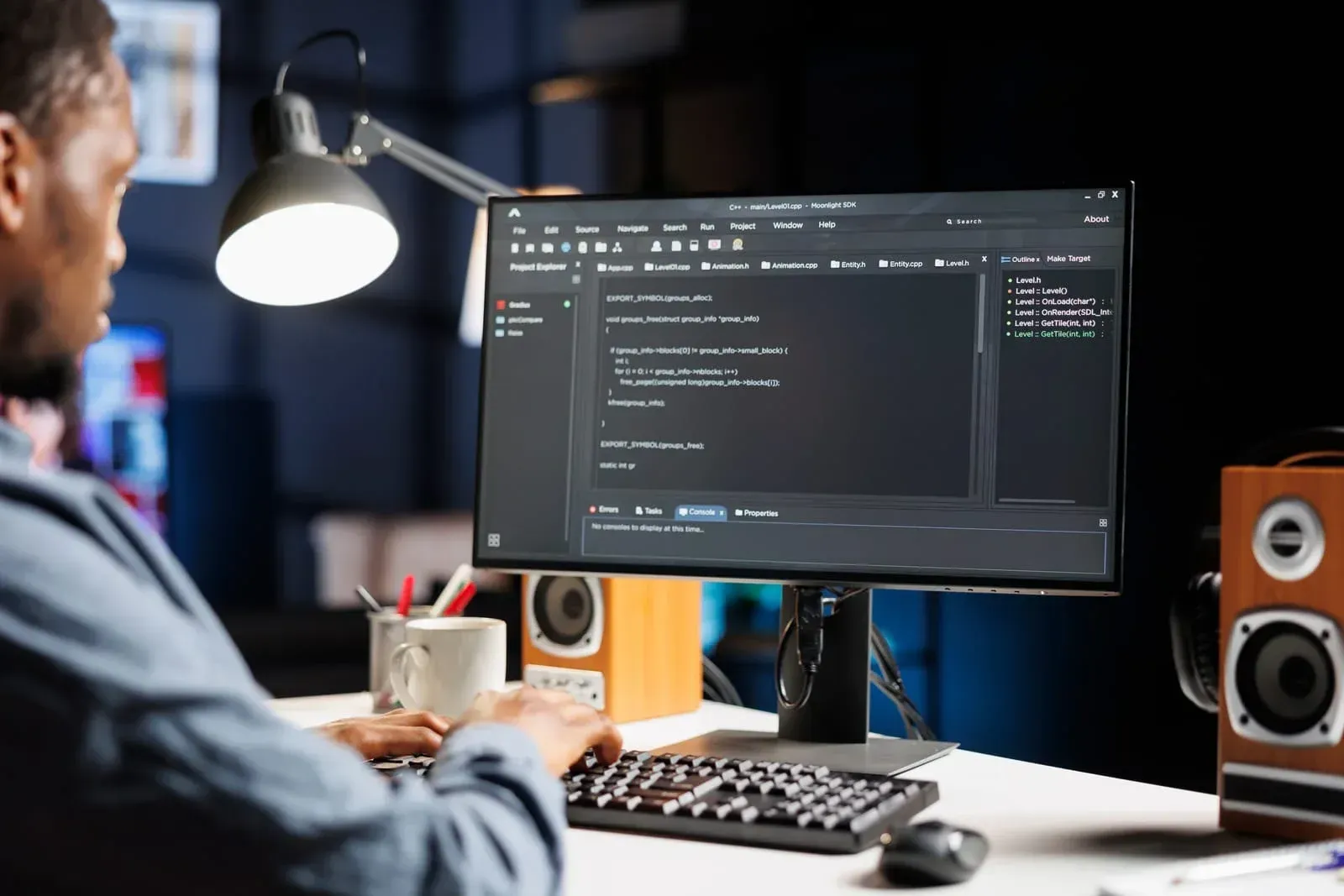 outsourcing software development pros and cons